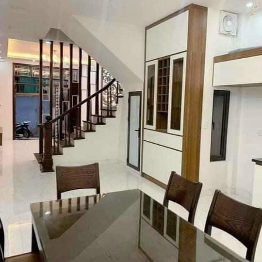 Bán nhà Giải Phóng - cách 18m ra mặt phố, DT: 40m2 giá 2,7 tỷ, liên hệ: 0969568293