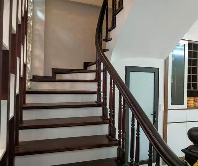 Bán nhà Giải Phóng - cách 18m ra mặt phố, DT: 40m2 giá 2,7 tỷ, liên hệ: 0969568293