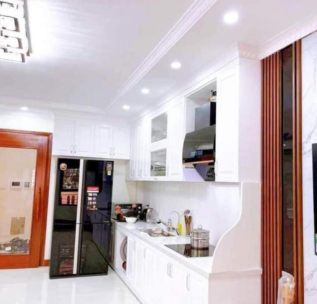 Cần bán nhà Nhân Hoà 40m x 7 tầng, mt: 5m, gara ô tô, thang máy.