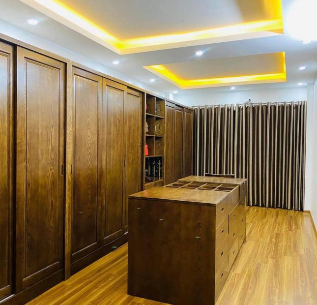 Nhà Nguyễn Hoàng Tôn, Ô TÔ Tránh, 2 thoáng, Giá 10.8 tỷ. 