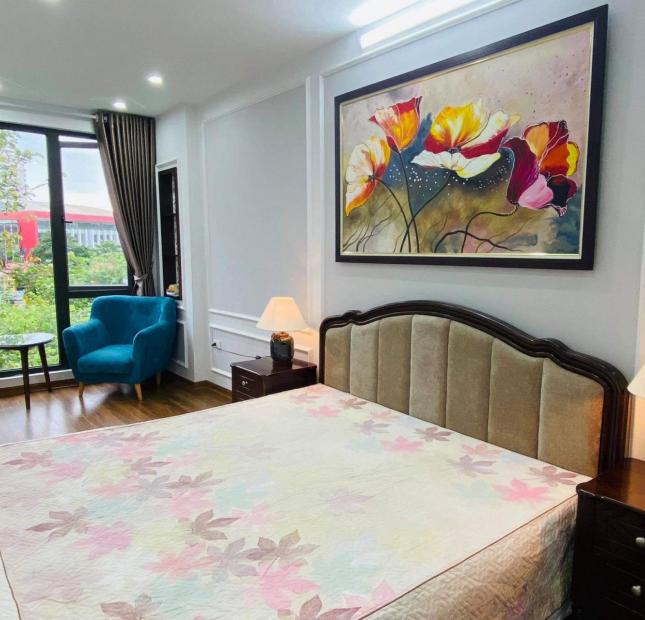Nhà Nguyễn Hoàng Tôn, Ô TÔ Tránh, 2 thoáng, Giá 10.8 tỷ. 