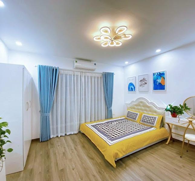 Bán nhà Mặt Ngõ Trần Duy Hưng DT: 60m2, 5 Tầng, M.Tiền 4.5m Gía 7.xx