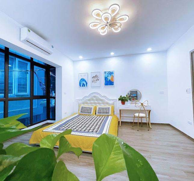 Bán nhà Mặt Ngõ Trần Duy Hưng DT: 60m2, 5 Tầng, M.Tiền 4.5m Gía 7.xx