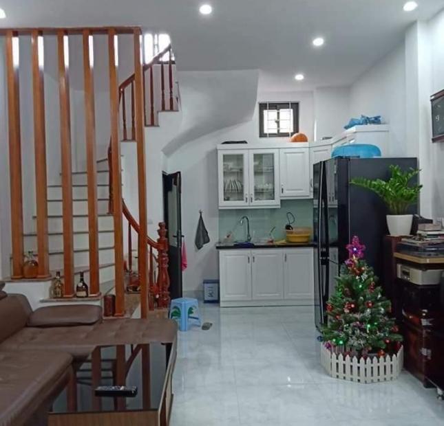 Gia đình bán nhà 36m2 xây 5 tầng phố Tô Vĩnh Diện- Thanh Xuân  giá 3,8 tỷ