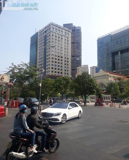 Bán nhà mặt tiền đường Trương Định, Phường 6, Quận 3, Hồ Chí Minh, ngay ngã tư, DT 8x15,5m, TN 250tr/th. Giá 70 tỷ . LH : 0902650739 (24/24)