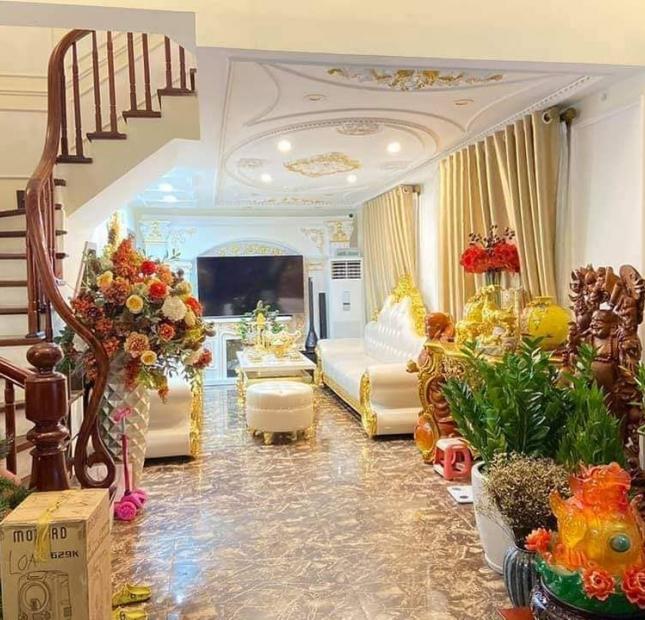 Bán nhà, Cổ Linh Long Biên, tặng full nội thất châu âu, 5 tầng có gara ô tô 45m2, 6.2 tỷ