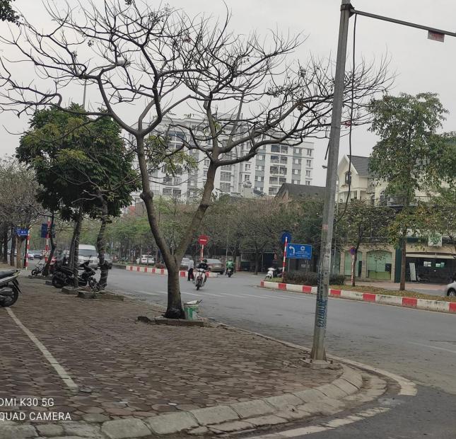 Bán đất mặt tiền phố Chu Huy Mân DT 180m2 Mặt tiền 10m - Giá: 22.5 tỷ 