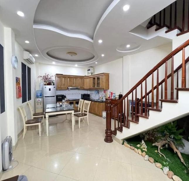 Bán nhà phố Đông Tác, ngõ thông, view công viên, DT 30m2, chỉ 5tỷ.