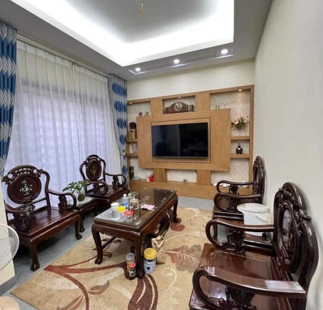 Bán nhà phố Đông Tác, ngõ thông, view công viên, DT 30m2, chỉ 5tỷ.