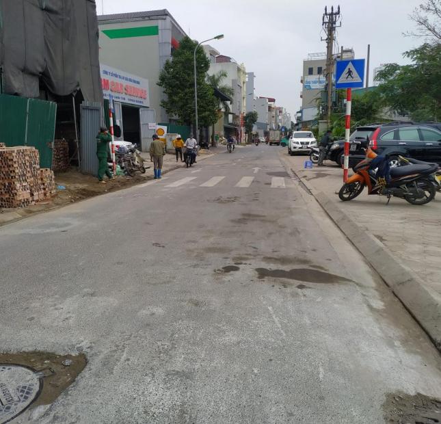 Bán đất phố Vũ Đức Thận,Long Biên,đường thông ô tô,299m2,mt 12m,giá 29 tỷ.