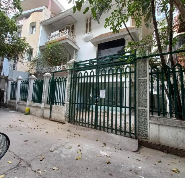 Cho thuê nhà mặt  ngõ Lạc Long Quân	Dt đất 300m, xd 150m,4 tầng, mt 18m. Giá 45tr/th.LH-0968.810.861