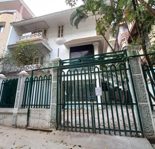 Cho thuê nhà mặt  ngõ Lạc Long Quân	Dt đất 300m, xd 150m,4 tầng, mt 18m. Giá 45tr/th.LH-0968.810.861