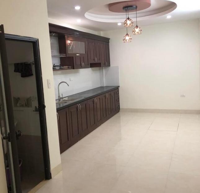 Cho thuê nhà mặt  ngõ Miếu Đầm.Dt 50m,5 tầng,mt 5m. Giá 18tr/th.LH-0968.810.861