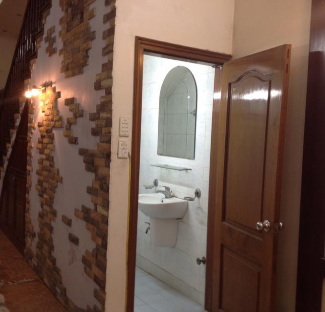 Cho thuê nhà mặt  ngõ Hoàng Văn Thái Dt 70m2, 4 tầng, mt 4m, . Giá 13tr/th.LH-0968.810.861