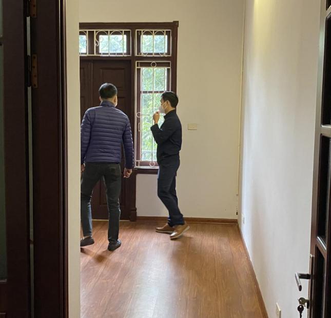 Cho thuê nhà mặt  ngõ Mạc Thái Tông .Dt 70m, 5 tầng, mt 5m . Giá 20tr/th.LH-0968.810.861