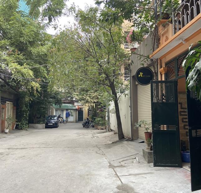 Cho thuê nhà mặt  ngõ Quan Nhân	Dt 52m, 4 tầng, mt 4m. Giá 10tr/th.LH-0968.810.861