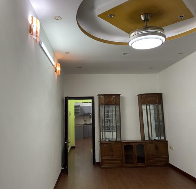 Cho thuê nhà mặt  ngõ Quan Nhân	Dt 52m, 4 tầng, mt 4m. Giá 10tr/th.LH-0968.810.861