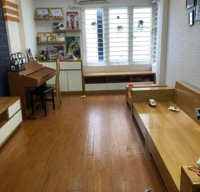 Bán nhà Hoàng Quốc Việt – Phân Lô – Gần Oto – An sinh đỉnh. 42m2 x 5T. Giá 5.6 tỷ