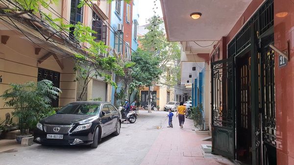 Phân lô, ô tô tránh, 5 tầng 52 m2 phố Hoàng Quốc Việt giá 10.5 tỷ