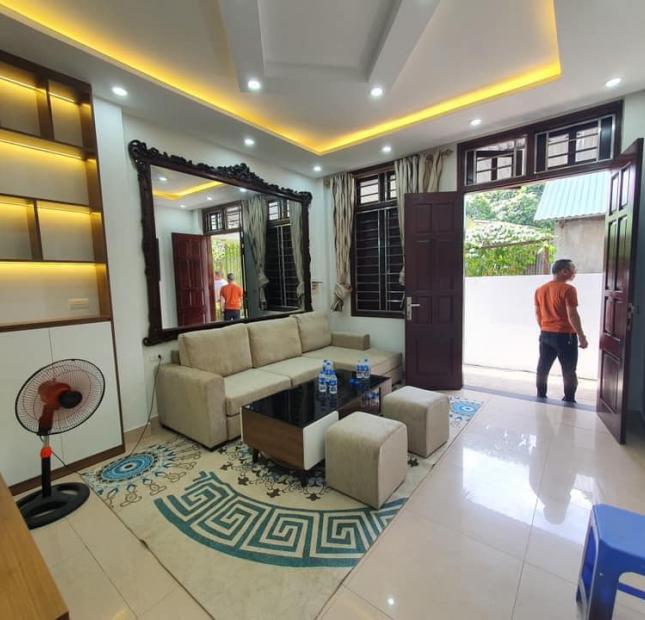 Bán nhà, Thạch Bán Long Biên, ô tô đỗ cửa, 100m ra đường 5 , 40m2, 4 tầng, 3.45 tỷ