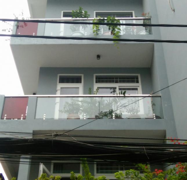 4. Cần bán gấp nhà MT đẹp Sư Vạn Hạnh, P. 13, Q. 10, DT: 3,5x9m, KC: 3 tầng, giá 8 tỷ