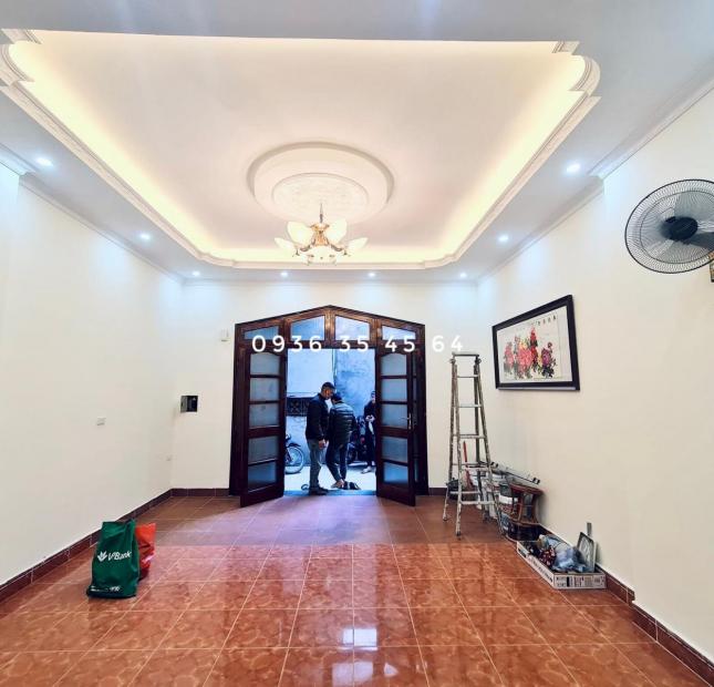 Bán nhà phố Trường Chinh, cách phố có 20m, đi lại giao thông cực kỳ thuận tiện. 42m2, 4 TỶ HƠN