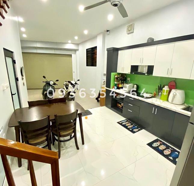 41m2 x 4T, 4 tỷ hơn (có gia lộc) ngã 4 Bạch Mai Lê Thanh Nghị.Ngõ rộng thoáng,cách phố 20 bước chân