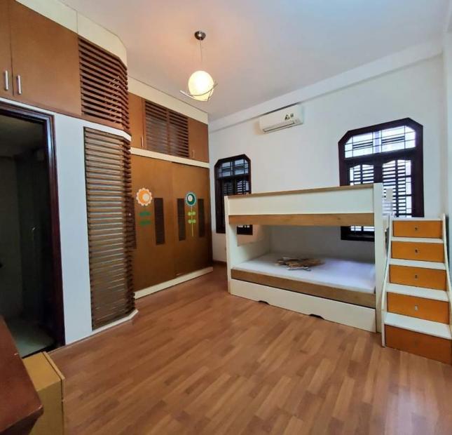 Bán nhà 5 tầng đường Kim Mã, quận Ba Đình, nhỉnh 3 tỷ