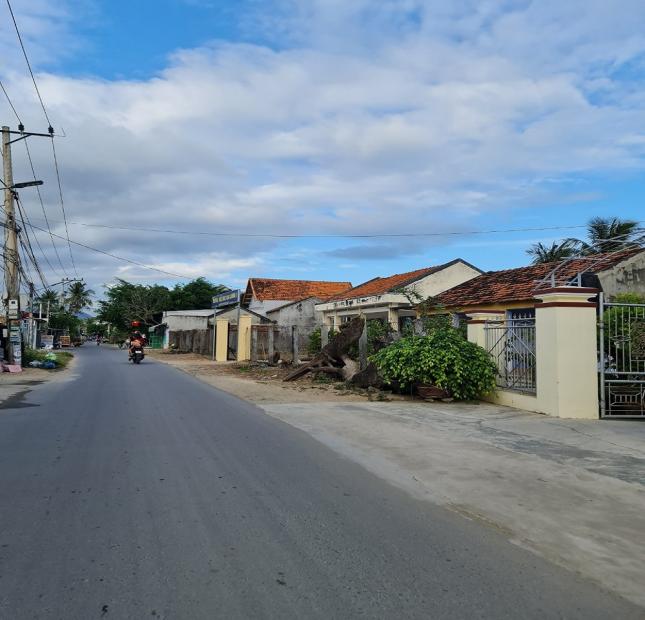 Bán GẤP lô GÓC hơn 700m2 tại Vạn Hưng, Vạn Ninh, Khánh Hòa. Đường ô tô tránh nhau. Lh 0877817368