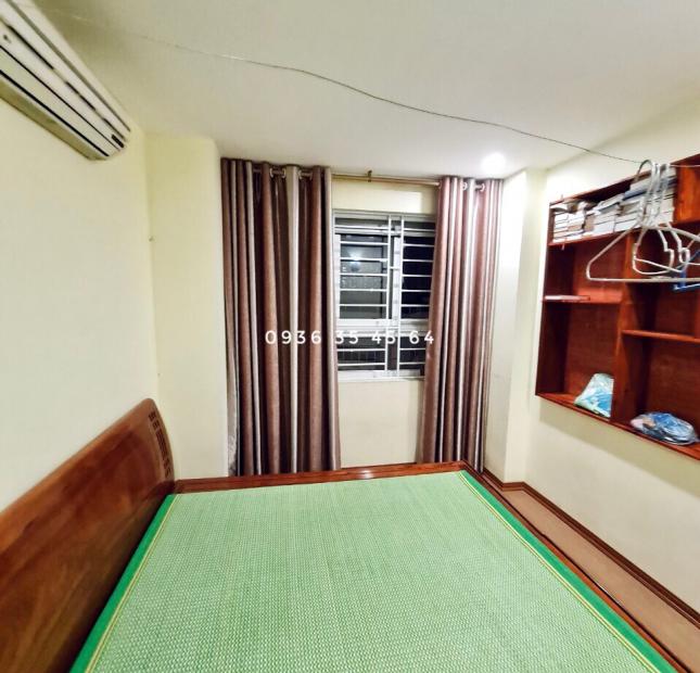 Gia đình cần bán căn hộ tòa CT1C Vinaconex 3 Trung Văn. Diện tích 73m2, nhà có 2 phòng ngủ 2 phòng vệ sinh, 1 ban công