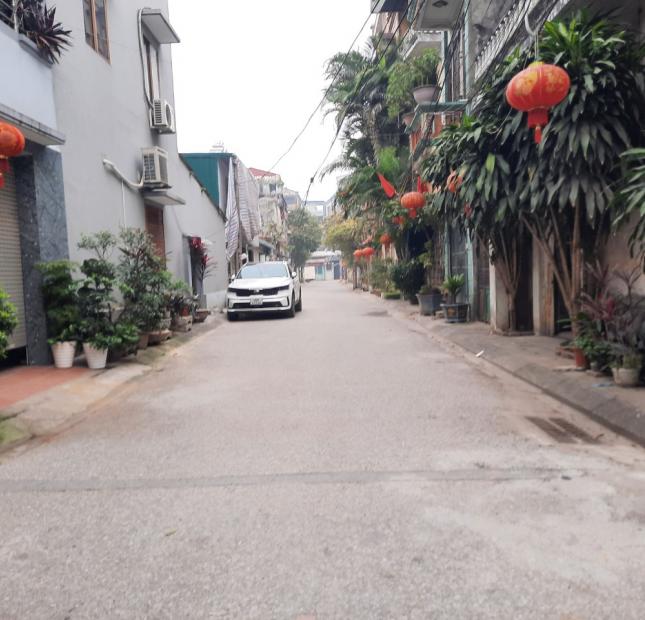 Đất thổ cư đường Đức Giang, đầu tư, chia tách ok, ngõ ô tô thông, 120m2 giá 7.x tỷ