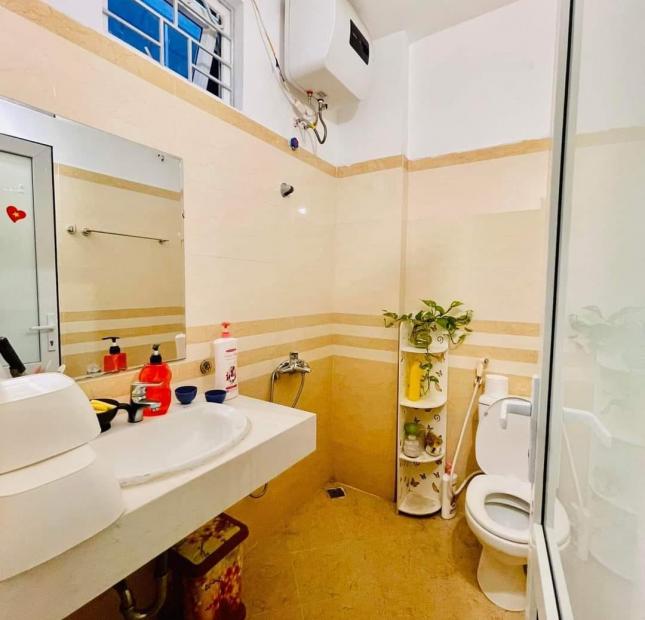 Bán nhà 5 tầng ngõ Kim Ngưu lô góc, mặt tiền bề thế, cách ô tô 20m, kinh doanh ổn định, ngõ thông tứ phía. 4 TỶ NHỈNH