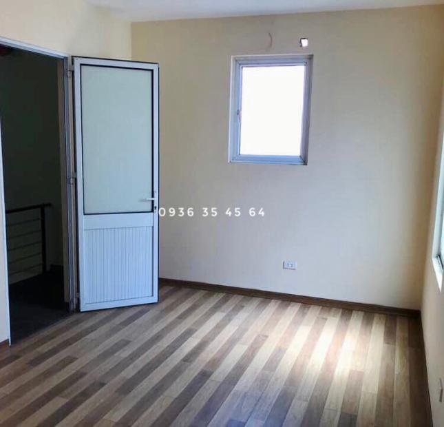 1 TỶ 6 có nhà Ngõ Quỳnh Hai Bà Trưng: 72m2 sân chung, S=53m2 xây 2 tầng, 6 PN. LH gấp: 0936354564