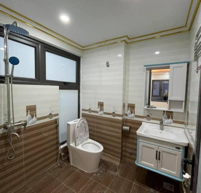 Chính chủ bán nhà Nguyễn Văn Cừ,siêu đẹp,cách mặt đường lớn chỉ 50m,ngõ thông ,ô tô đỗ trước cửa,mua đất tặng nhà 4 tầng,lh 0366787719