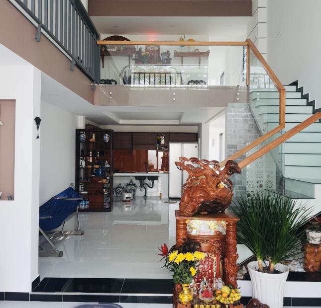 3,5 tỷ 5x51m2 dt 255m2 nhà và đất ngay đường mỹ hạnh DT9 đức hòa long an