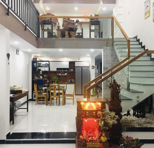 3,5 tỷ 5x51m2 dt 255m2 nhà và đất ngay đường mỹ hạnh DT9 đức hòa long an