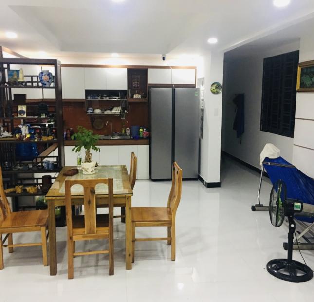 3,5 tỷ 5x51m2 dt 255m2 nhà và đất ngay đường mỹ hạnh DT9 đức hòa long an