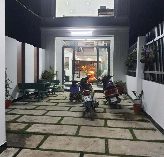 3,5 tỷ 5x51m2 dt 255m2 nhà và đất ngay đường mỹ hạnh DT9 đức hòa long an