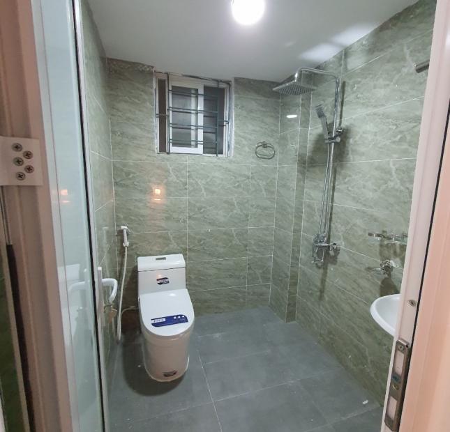 Bán nhà Vũ Tông Phan, vài bước ra phố, 34m2, 5 tầng, chỉ 3.4 tỷ.