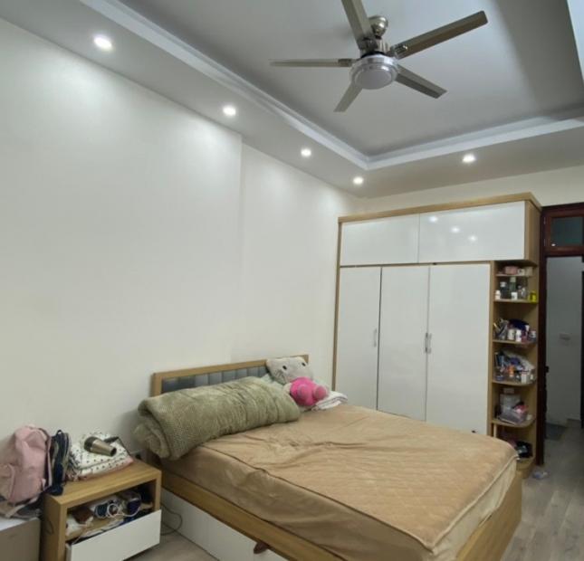 Nhà đẹp Hoàng Đạo Thành, ôtô đỗ cửa, 37m2, 5 tầng, chỉ 5.3 tỷ.