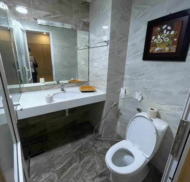 Chính chủ bán căn hộ Goldenpalace Mễ Trì, DT 118m2. Gía 31tr/m2. LH:  0987055012.