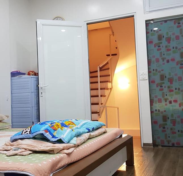 Bán nhà Cầu Giấy 3 tỷ 8, Nhà mới, ở luôn 50M2, 5 Tầng