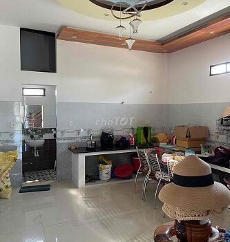 Chính chủ cần cho thuê Văn phòng giá rẻ 3 tầng gần Hội An