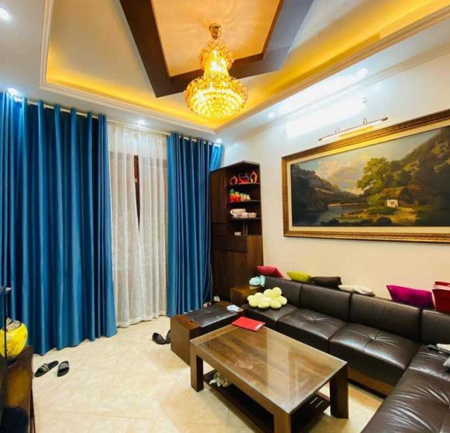  Nhà đẹp Đường Láng, gần phố, 43m2, 5 tầng, 5 ngủ, giá chỉ 6.5 tỷ.