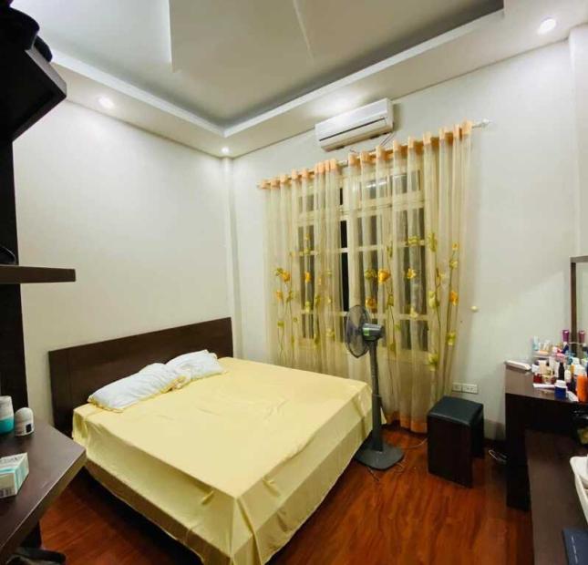  Nhà đẹp Đường Láng, gần phố, 43m2, 5 tầng, 5 ngủ, giá chỉ 6.5 tỷ.