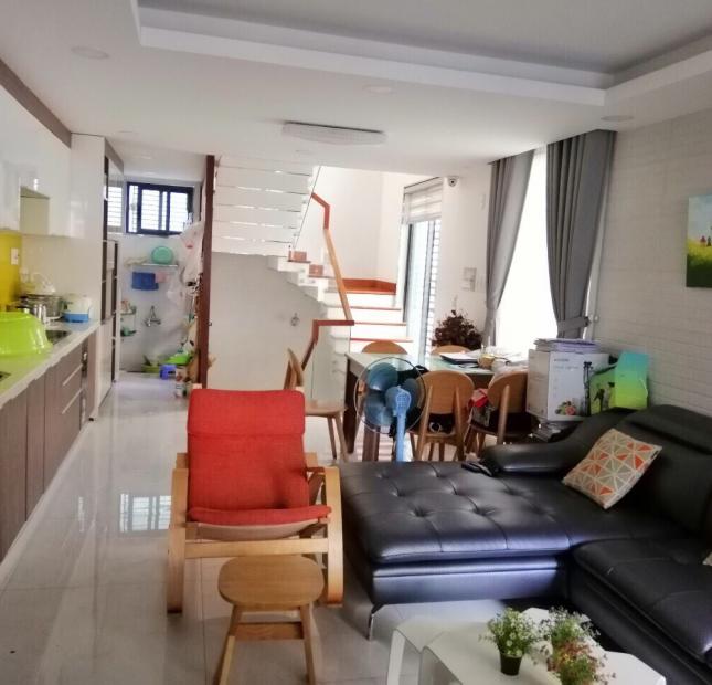 -Chính Chủ Cần tiền Gấp bán căn nhà Cao Thắng, P12, Q10. Giá: 7,2 Tỷ TL.