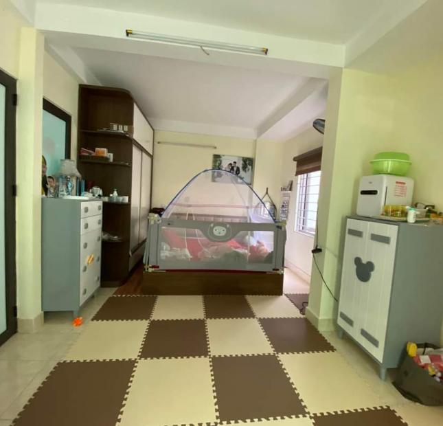 Cần tiền bán gấp căn nhà 3 tầng ở vân canh,đồ dùng đầy đủ về ở luôn,giá tầm 2 tỷ.