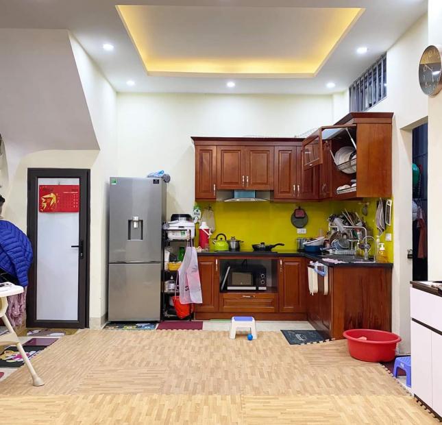 Cần tiền bán gấp căn nhà 3 tầng ở vân canh,đồ dùng đầy đủ về ở luôn,giá tầm 2 tỷ.