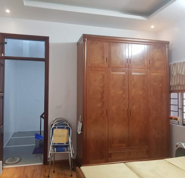 Bán nhà Trung tâm Quận Cầu giấy, vài bước ra phố, Lô góc 2 thoáng