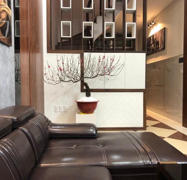 Phân lô Vip Phùng Chí Kiên, Cầu giấy, 5 tầng, ô tô vào nhà